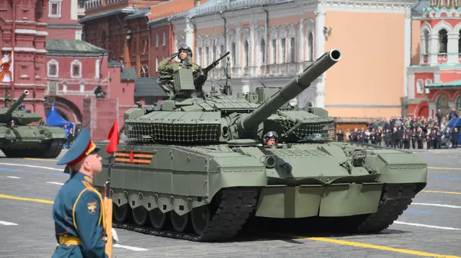 Танк Т-80 БВМ на параде Победы 
