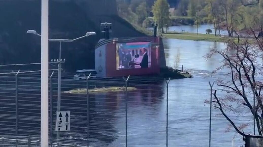 Жителям Эстонии показали парад на российской границе