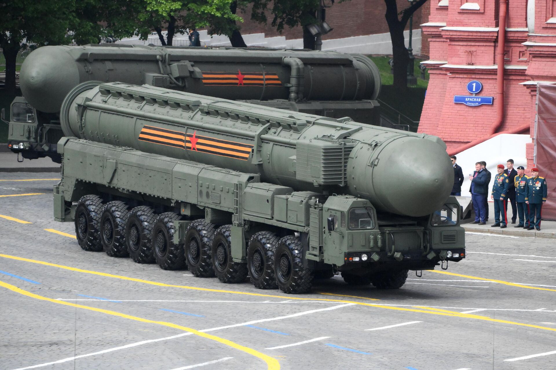 Автономная пусковая установка ПГРК Ярс на Красной площади в Москве на военном параде, посвященном 80-летию Победы в Великой Отечественной войне Автономная пусковая установка ПГРК Ярс на Красной площади в Москве на военном параде, посвященном 80-летию Победы в Великой Отечественной войне - РИА Новости, 1920, 06.10.2025