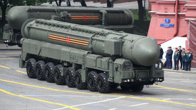 Автономная пусковая установка ПГРК Ярс на Красной площади в Москве на военном параде, посвященном 80-летию Победы в Великой Отечественной войне Автономная пусковая установка ПГРК Ярс на Красной площади в Москве на военном параде, посвященном 80-летию Победы в Великой Отечественной войне