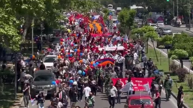  Шествие Бессмертного полка в День Победы в Ереване