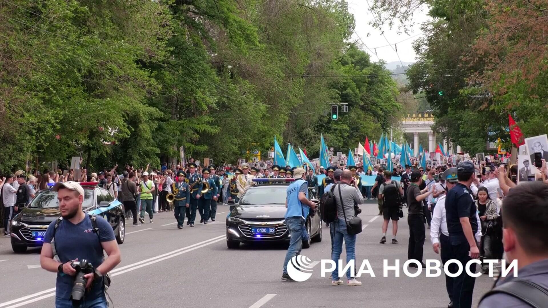 Памятное шествие Поклонимся героям в Алма-Ате - РИА Новости, 1920, 09.05.2025