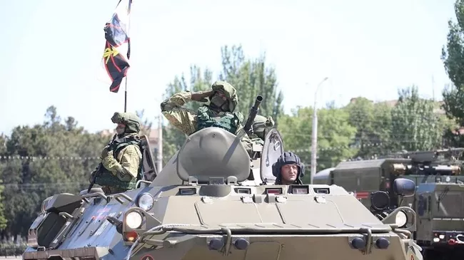 Парад в Каспийске 9 мая 2025