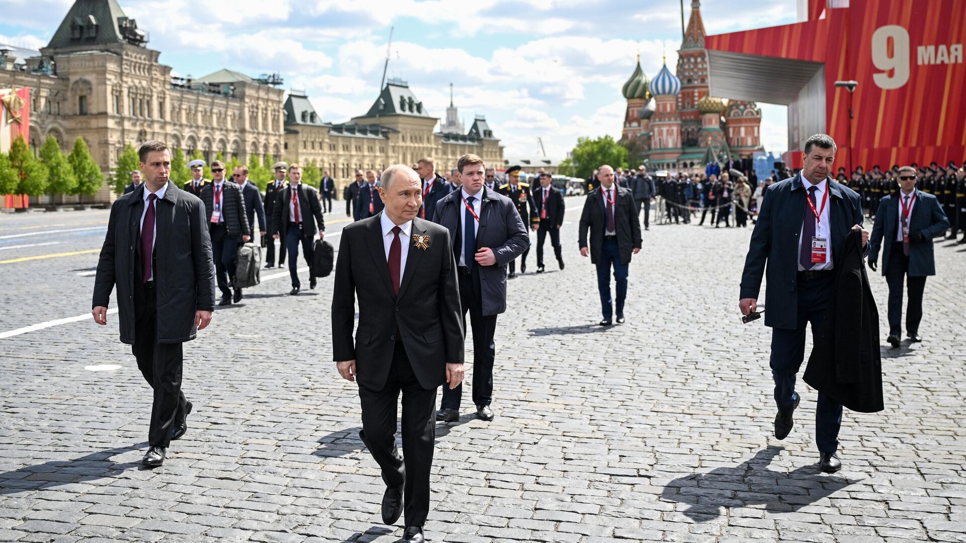 Президент России Владимир Путин на Красной площади в Москве на военном параде, посвященном 80-летию Победы - РИА Новости, 1920, 09.05.2025