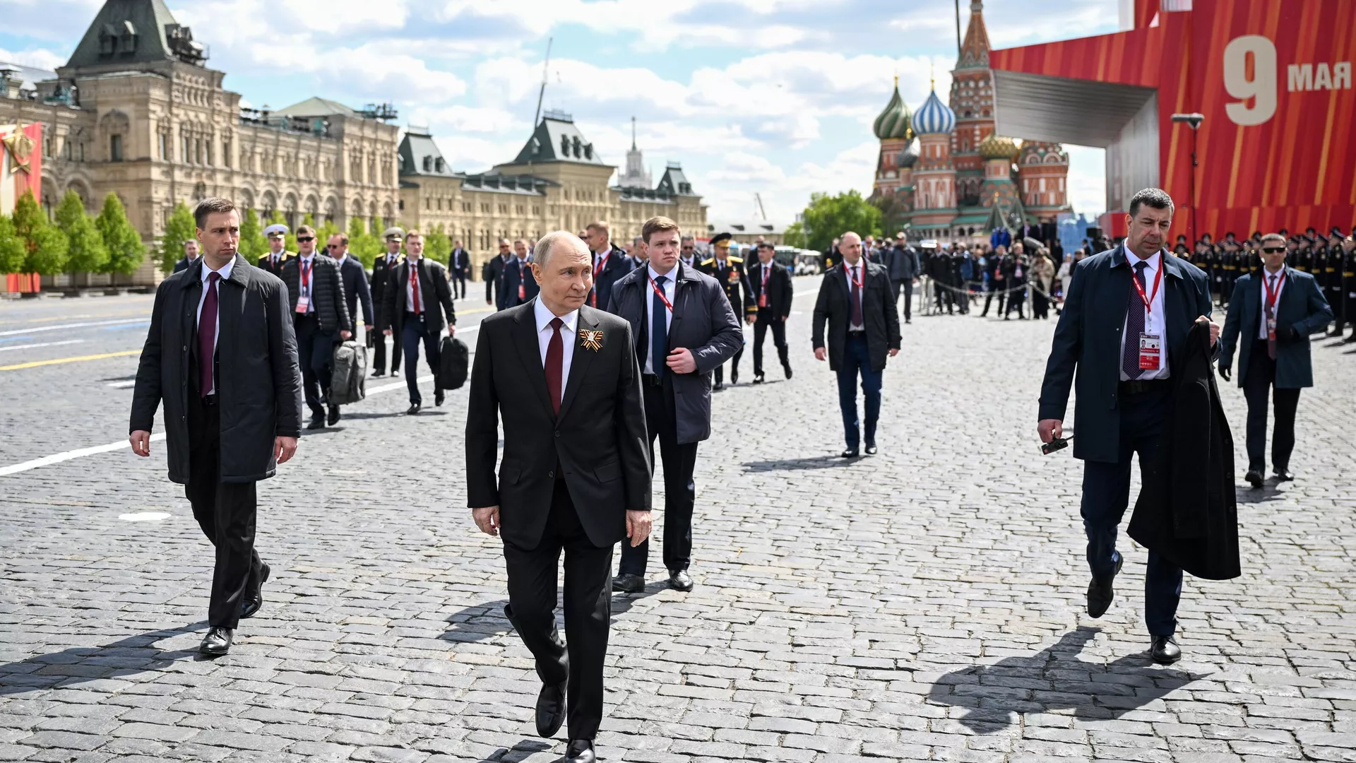 Президент России Владимир Путин на Красной площади в Москве на военном параде, посвященном 80-летию Победы - РИА Новости, 1920, 09.05.2025