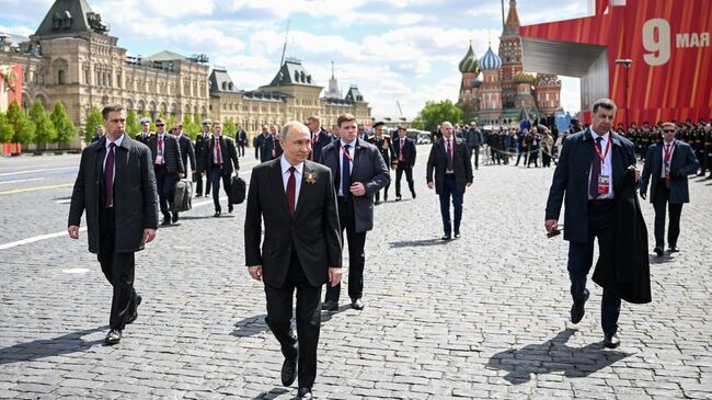 Президент России Владимир Путин на Красной площади в Москве на военном параде, посвященном 80-летию Победы