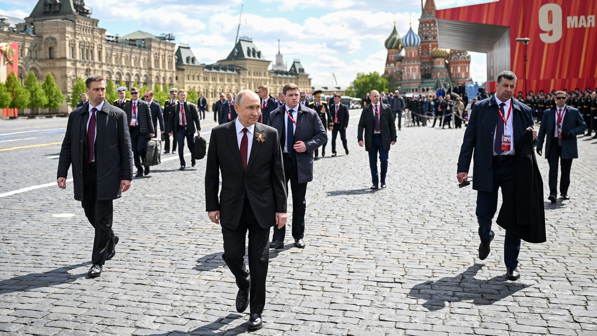 Президент России Владимир Путин на Красной площади в Москве на военном параде, посвященном 80-летию Победы - РИА Новости, 1920, 09.05.2025