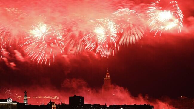 Праздничный салют в Москве