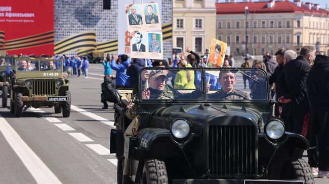 Пробег ретроавтомобилей с ветеранами и участниками СВО в Санкт-Петербурге
