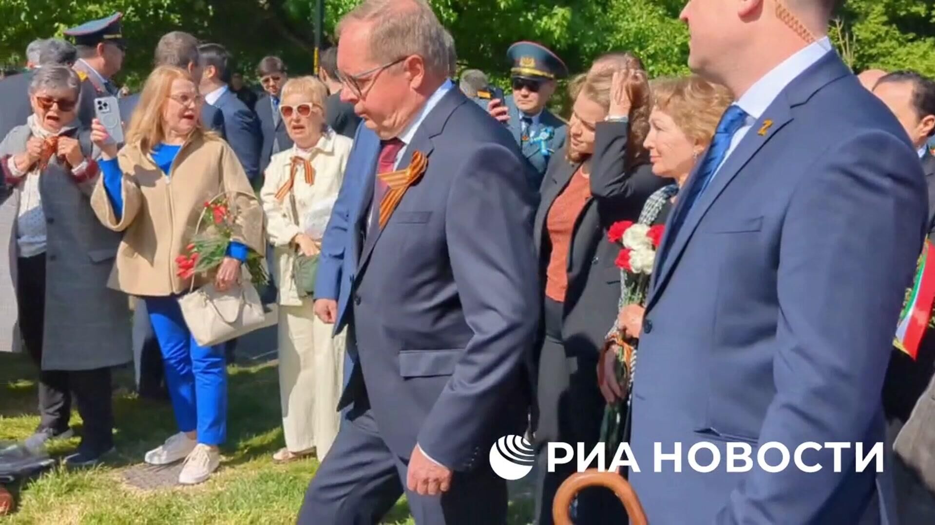 Возложение цветов к советскому мемориалу в Лондоне - РИА Новости, 1920, 09.05.2025