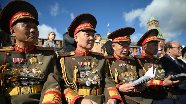 Военнослужащие Корейской Народно-Демократической Республики на Красной площади в Москве перед началом военного парада, посвященного 80-летию Победы в Великой Отечественной войне