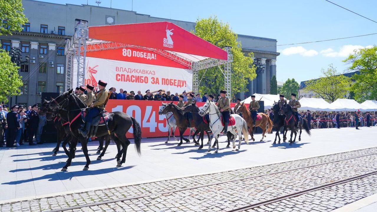 Военный парад, посвященный 80-й годовщине Победы в Великой Отечественной войне, во Владикавказе - РИА Новости, 1920, 09.05.2025