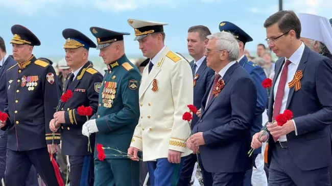 Председатель законодательного собрания Нижегородской области Евгений Люлин во время торжественных мероприятий в честь 80-летия Победы в Великой Отечественной войне 
