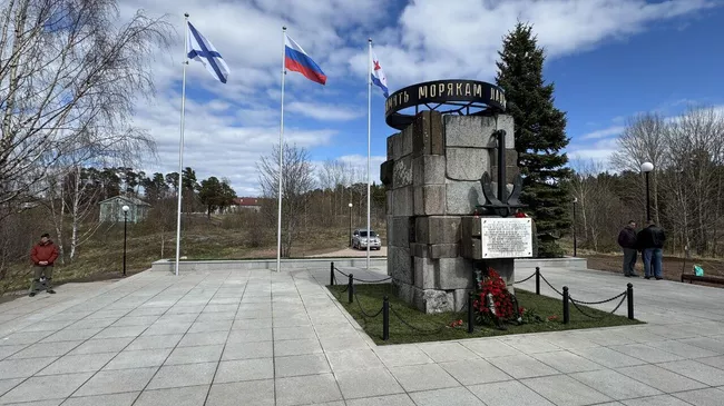 Памятник морякам Ладожской флотилии на Валааме