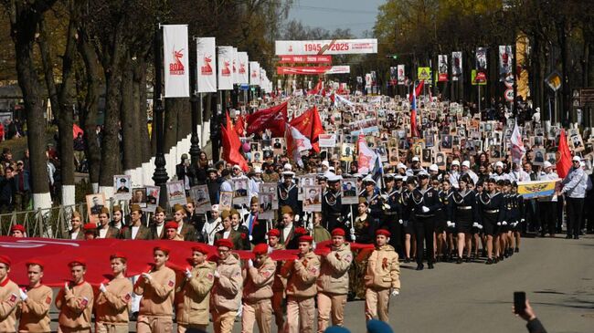 Участники акции Бессмертный полк в Ленинградской области