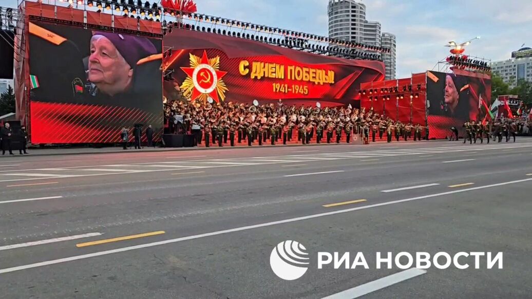 Лукашенко прибыл на военный парад в Минске