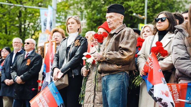 Возложение цветов к мемориалам воинской славы в Химках