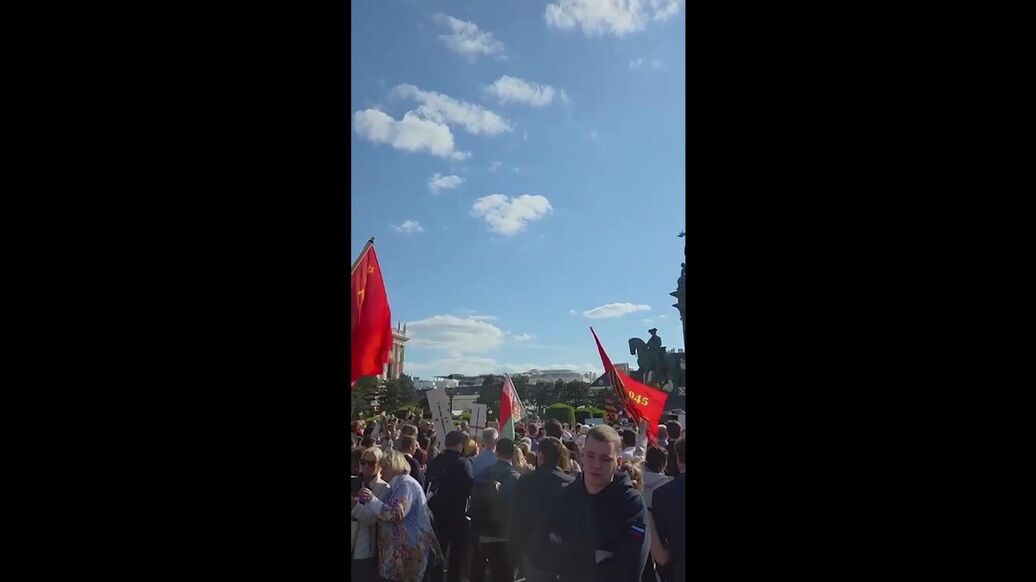 Жители Вены включили песню на стихи Захаровой ко Дню Победы