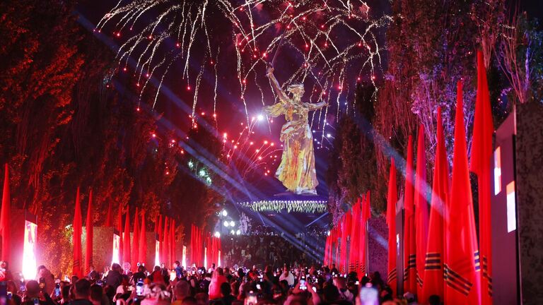 Праздничный салют в честь 80-летия Победы в Великой Отечественной войне в Волгограде Праздничный салют в честь 80-летия Победы в Великой Отечественной войне в Волгограде