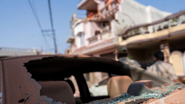 Последствия авиаудара со стороны Пакистана по жилому району в Джамму, Индия Последствия авиаудара со стороны Пакистана по жилому району в Джамму, Индия