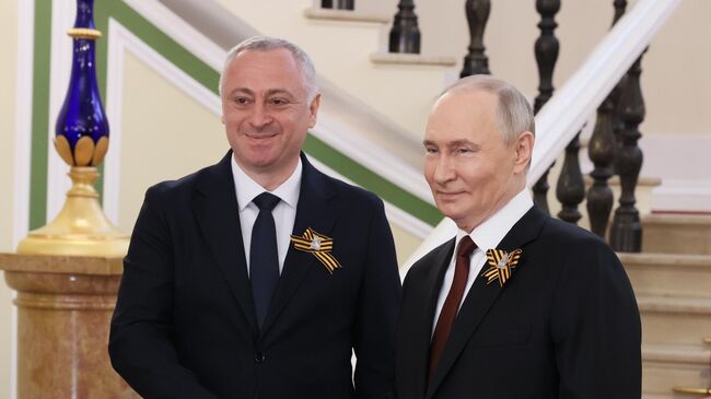 Встреча Путина с Президентом Республики Абхазия Бадрой Гунбой 