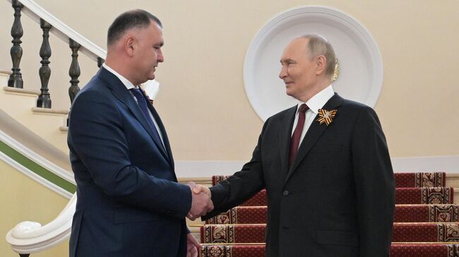 Встреча Путина с Президентом Республики Южная Осетия Аланом Гаглоевым 