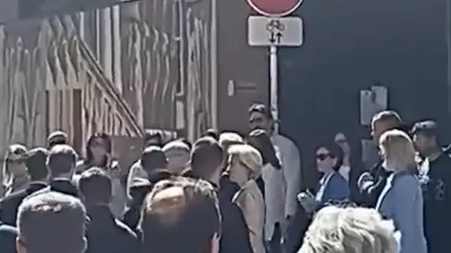 Фон дер Ляйен в Люксембурге встретили песней День Победы