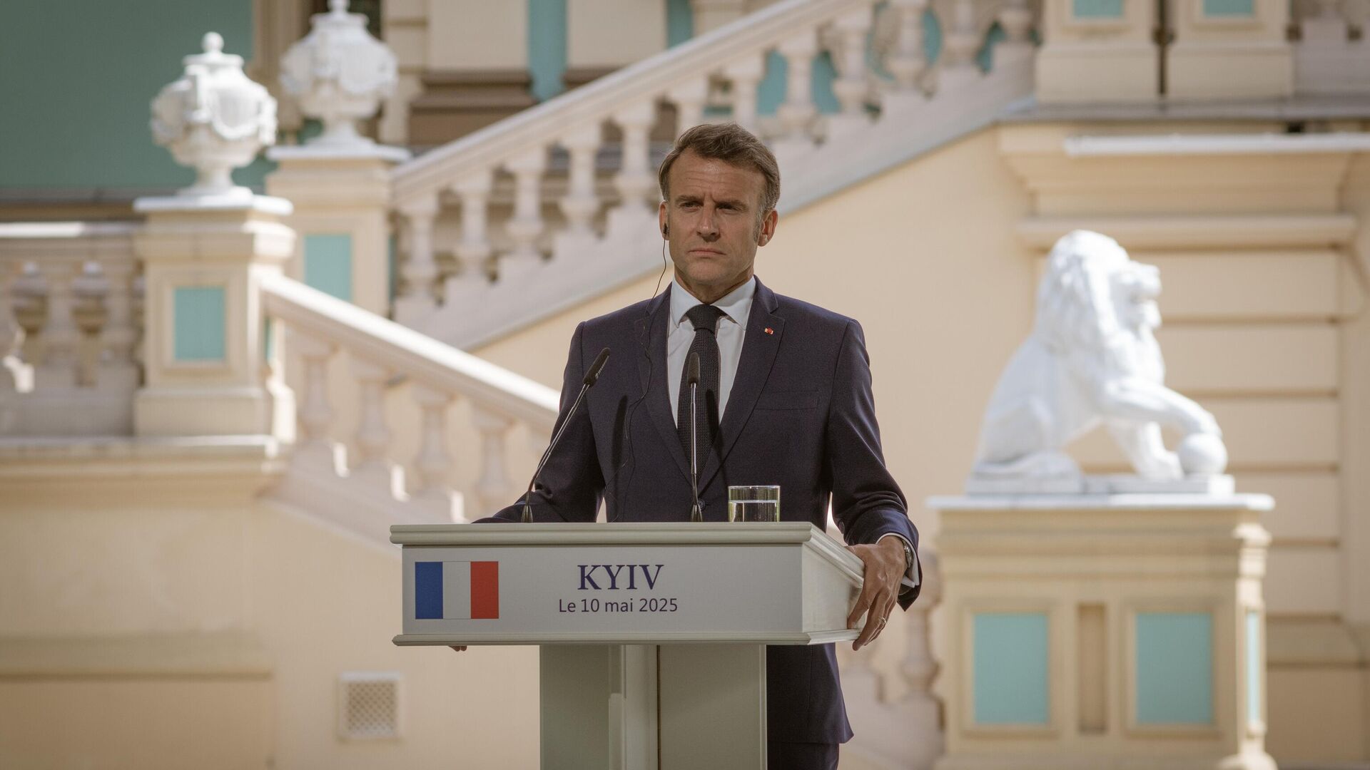Президент Франции Эммануэль Макрон во время пресс-конференции в Киеве. 10 мая 2025 - РИА Новости, 1920, 10.05.2025