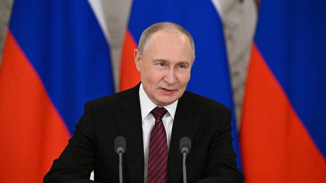 Президент РФ Владимир Путин во время заявления для прессы по итогам встреч с зарубежными лидерами
