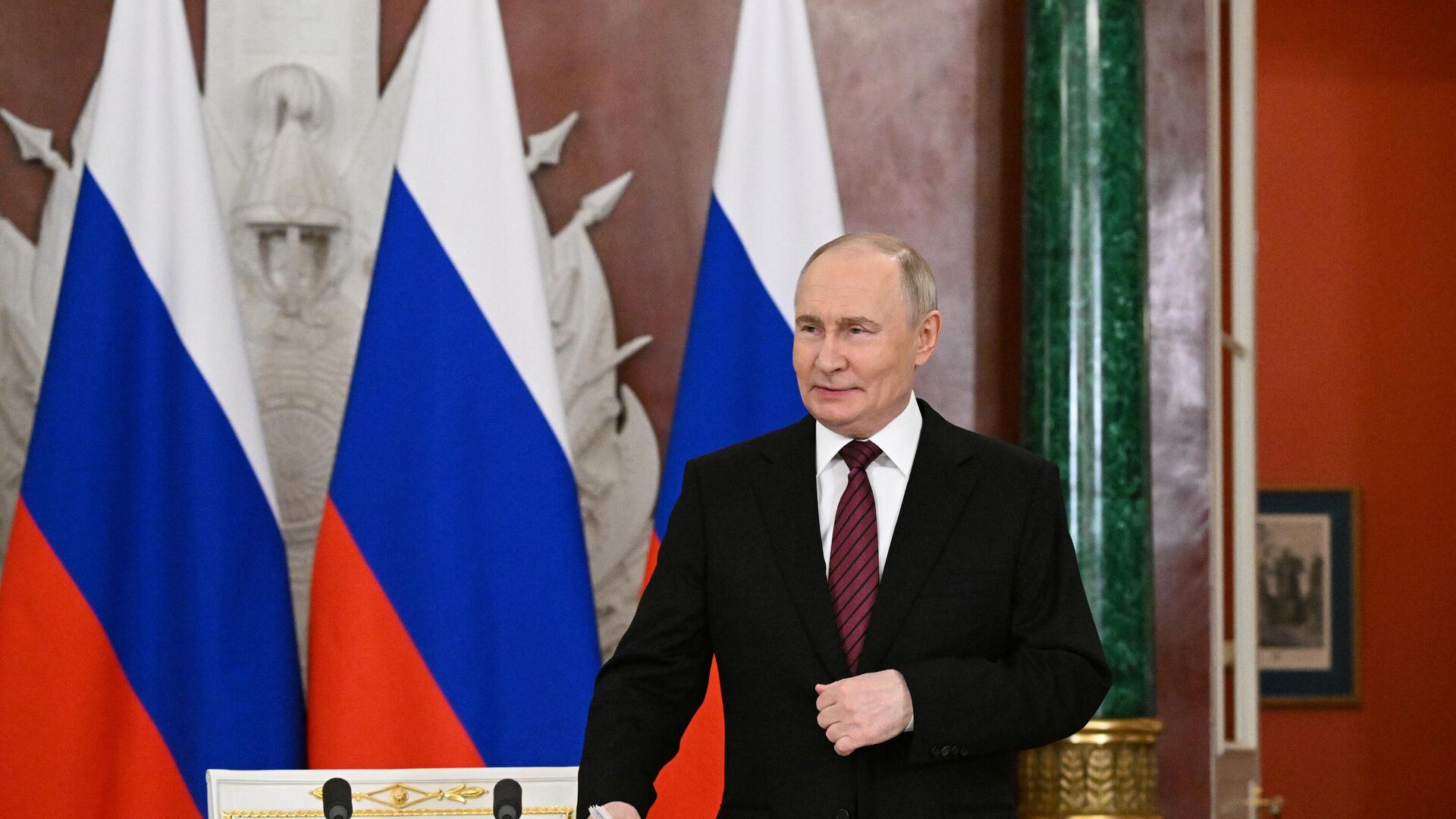 Путин поблагодарил журналистов за освещение мероприятий 80-летия Победы