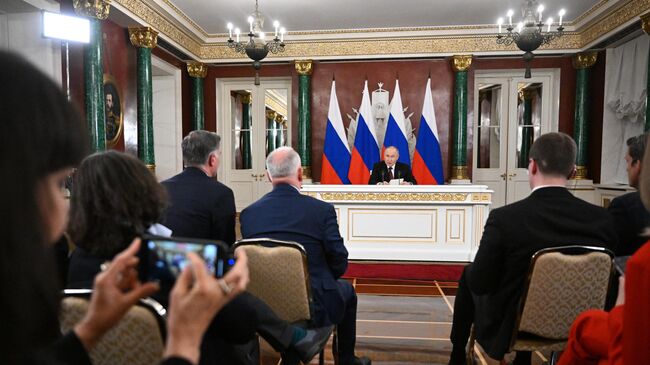 Обращение президента РФ В. Путина к представителям российских и зарубежных СМИ. 10 мая 2025