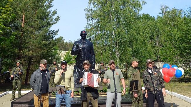 Военнослужащие 27-й отдельной мотострелковой бригады 1-й гвардейской танковой армии группировки войск Запад в ЛНР восстановили и реконструировали памятник героям Великой Отечественной войны