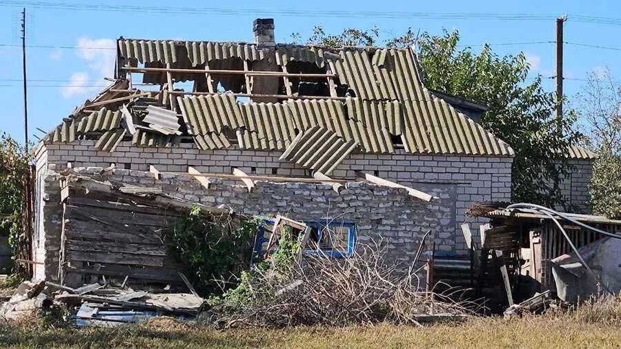 Последствия атаки со стороны ВСУ в Голопристанском МО Херсонской области. 11 мая 2025 Последствия атаки со стороны ВСУ в Голопристанском МО Херсонской области. 11 мая 2025 - РИА Новости, 1920, 11.05.2025