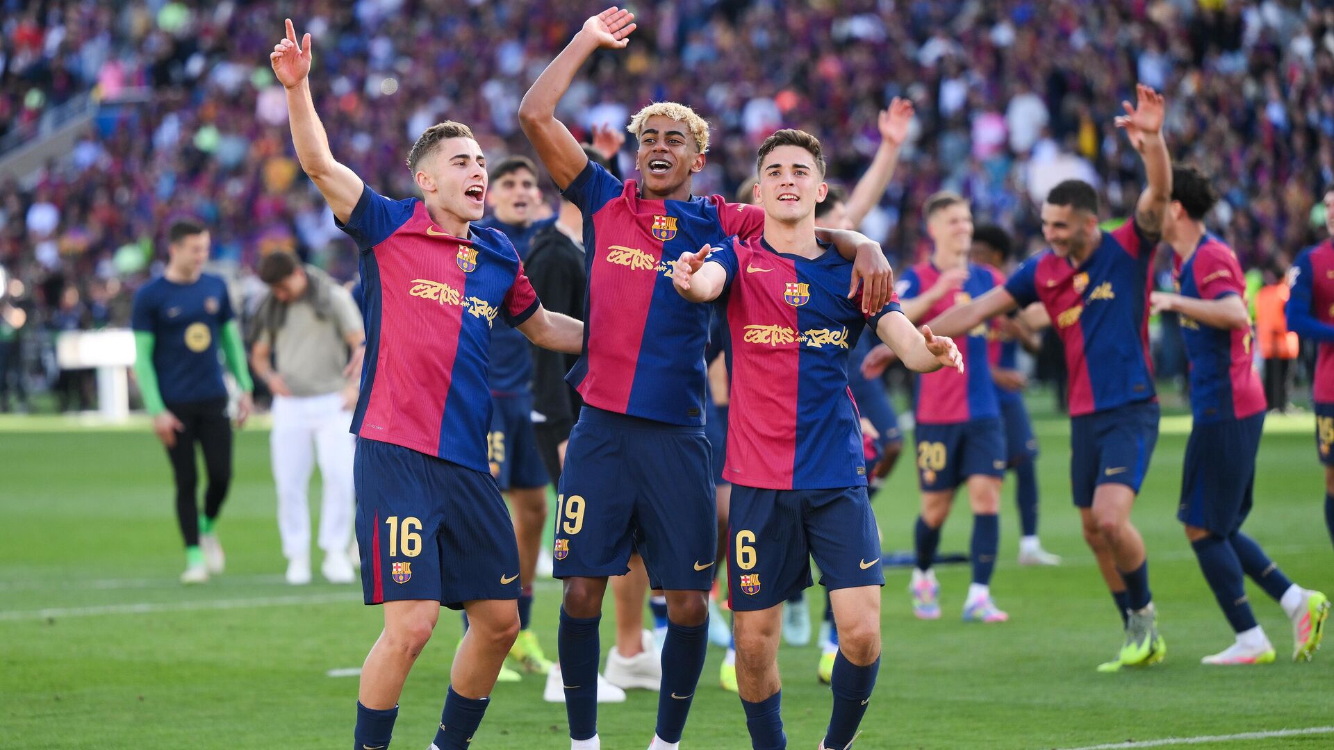 Эпизод матча Барселона - Реал Мадрид Эпизод матча Барселона - Реал Мадрид - РИА Новости, 1920, 11.05.2025