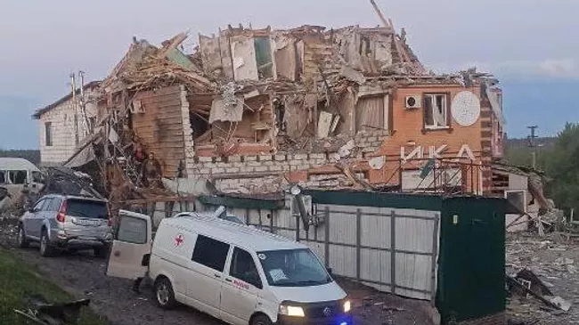Последствия обстрела Рыльска в Курской области со стороны ВСУ