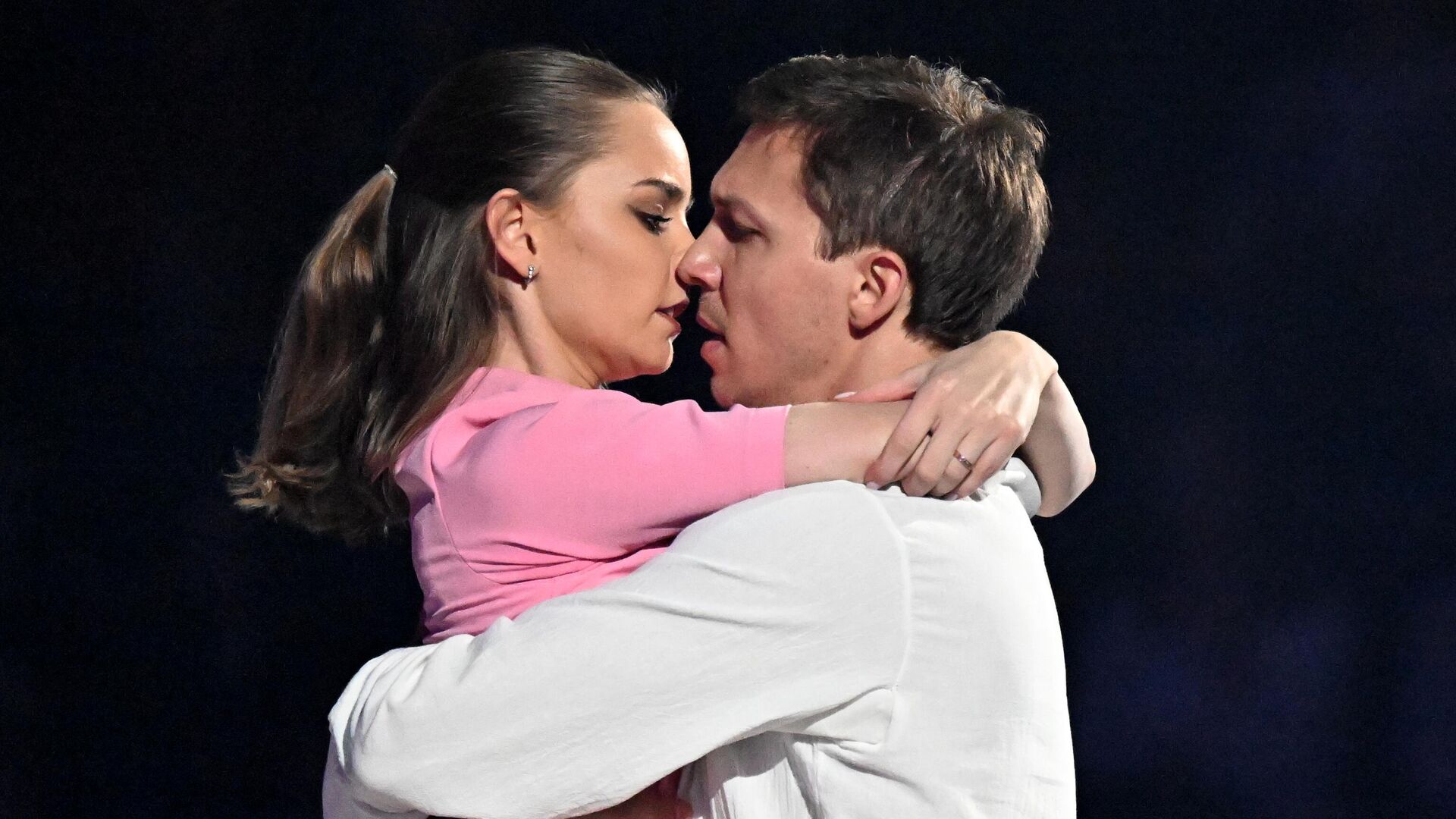 Дина Аверина и Дмитрий Соловьев Дина Аверина и Дмитрий Соловьев - РИА Новости, 1920, 12.05.2025