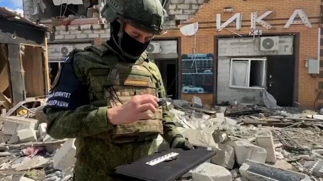 Последствия обстрела ВСУ Рыльска в Курской области