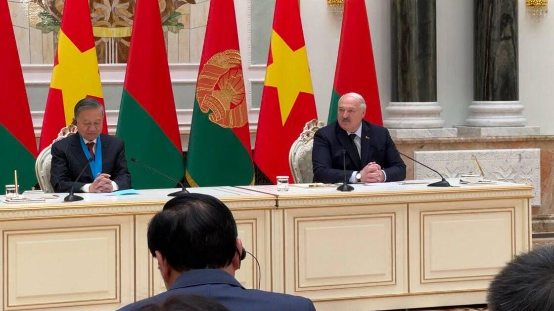 Президент Белоруссии Александр Лукашенко и генеральный секретарь Центрального комитета Коммунистической партии Вьетнама То Лам во время встречи Президент Белоруссии Александр Лукашенко и генеральный секретарь Центрального комитета Коммунистической партии Вьетнама То Лам во время встречи - РИА Новости, 1920, 12.05.2025