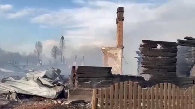 Последствия пожара в красноярском селе Таежное