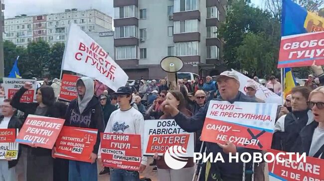 Демонстрация сторонников главы Гагаузии после продления срока ее домашнего ареста