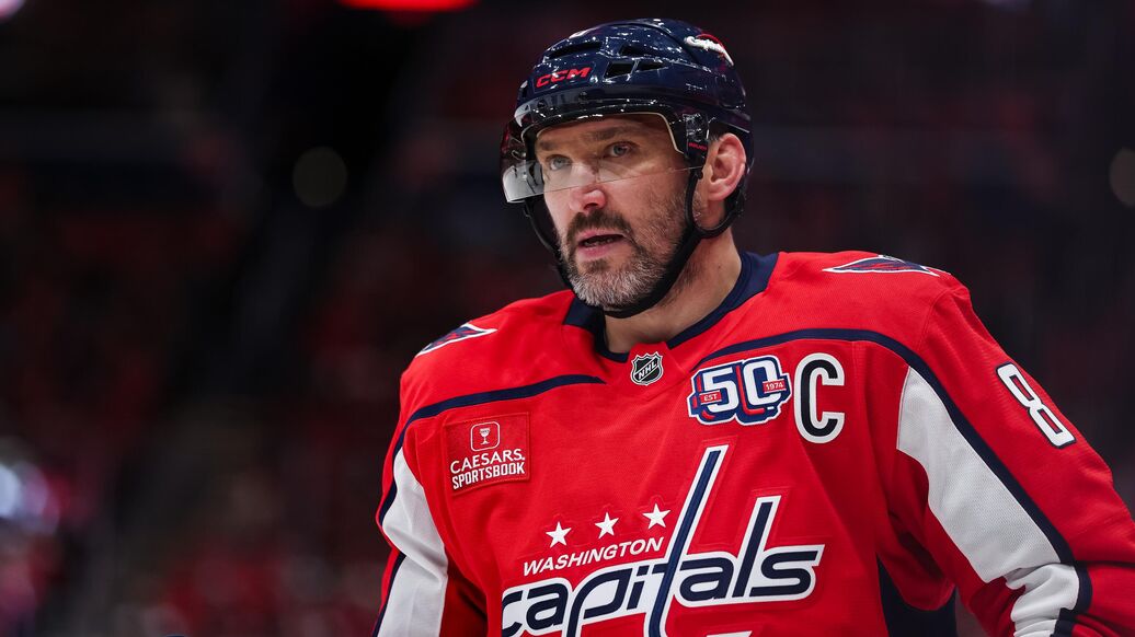 Овечкина заметили в казино в компании одноклубника