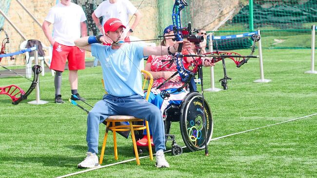 Ветераны СВО в Сочи провели тренировки с лучшими российскими стрелками из лука 