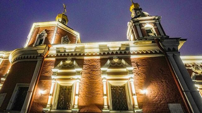 Храм Петра и Павла в Таганском районе Москвы оснастили подсветкой