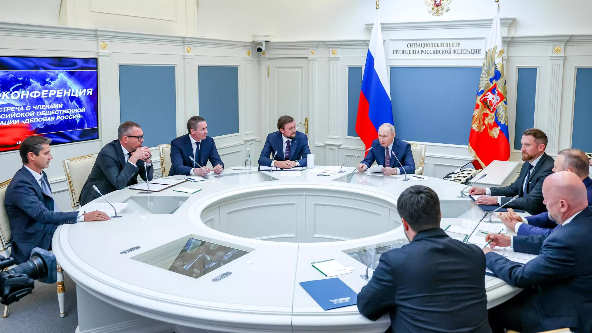Президент РФ Владимир Путин во время встречи в режиме видеоконференции с членами Общероссийской общественной организации Деловая Россия  - РИА Новости, 1920, 13.05.2025