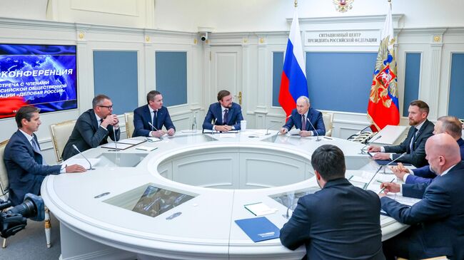Президент РФ Владимир Путин во время встречи в режиме видеоконференции с членами Общероссийской общественной организации Деловая Россия 