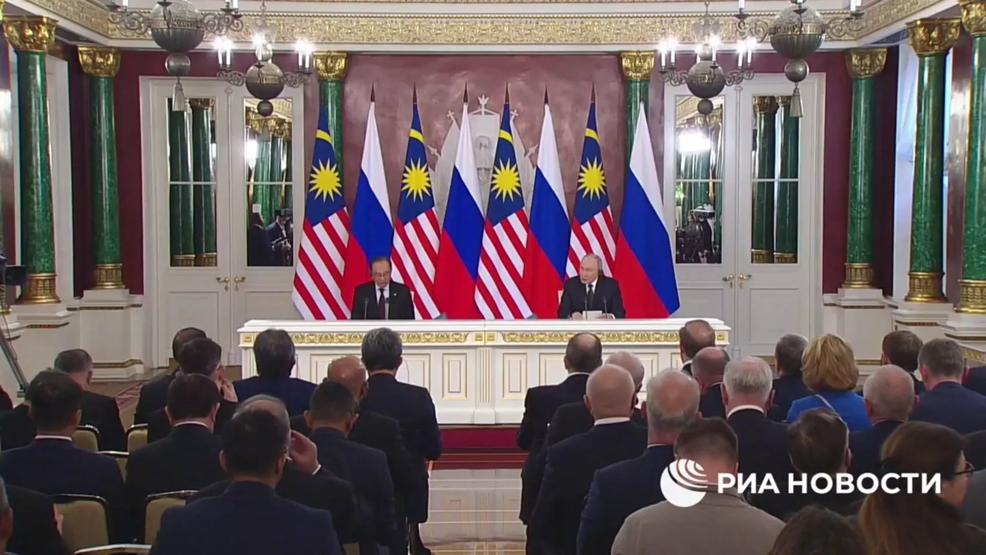 Путин: отношения России и Малайзии находятся на подъеме - РИА Новости, 1920, 14.05.2025