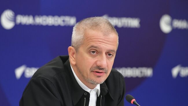 Константин Богомолов
