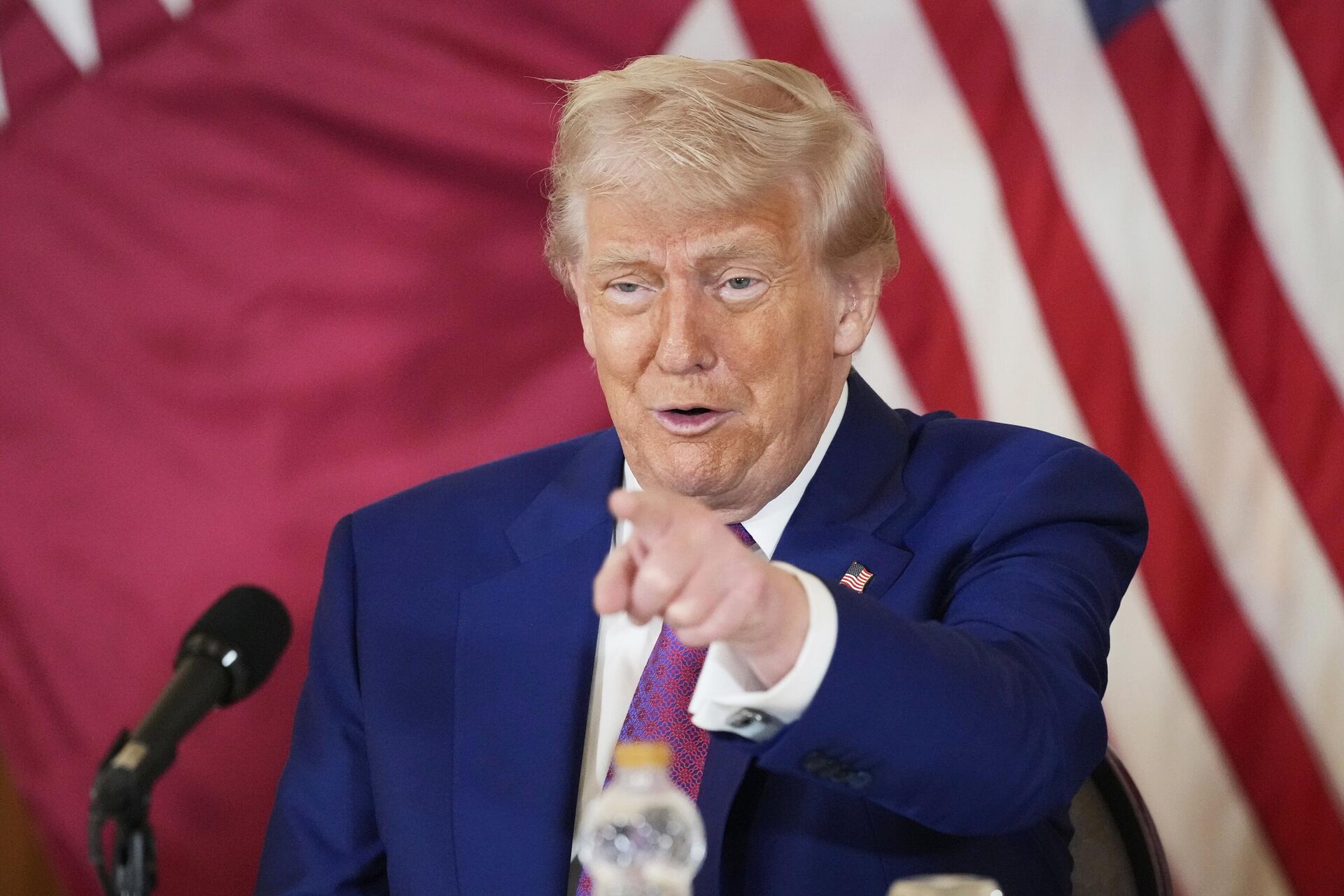Президент США Дональд Трамп на встрече с предпринимателями в Дохе Президент США Дональд Трамп на встрече с предпринимателями в Дохе - РИА Новости, 1920, 16.05.2025