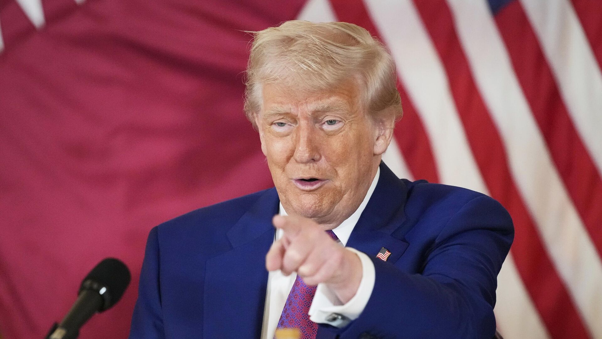 Президент США Дональд Трамп на встрече с предпринимателями в Дохе. 15 мая 2025 Президент США Дональд Трамп на встрече с предпринимателями в Дохе. 15 мая 2025 - РИА Новости, 1920, 15.05.2025