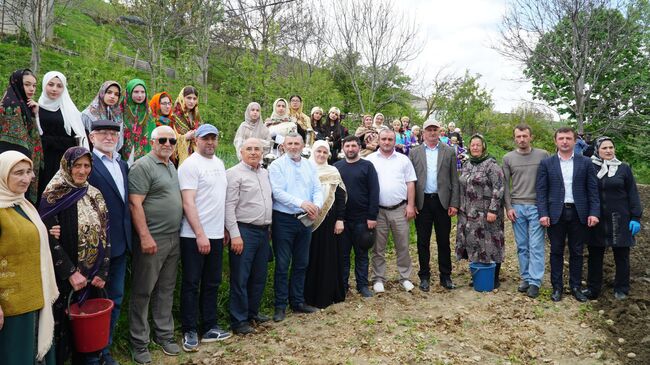 В Дагестане посадили 100 кг белорусского картофеля, подаренного Лукашенко
